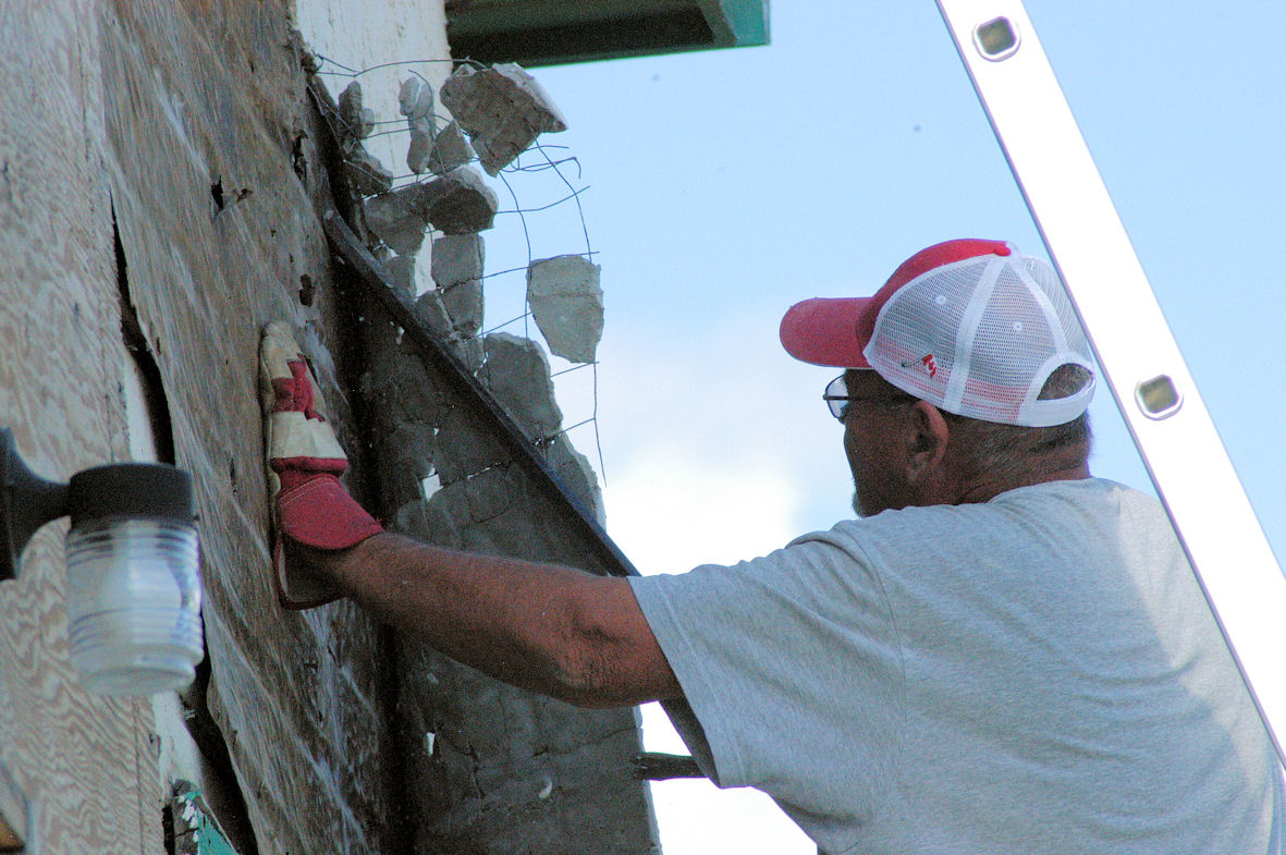 The stucco has to come off | prairiewoods
